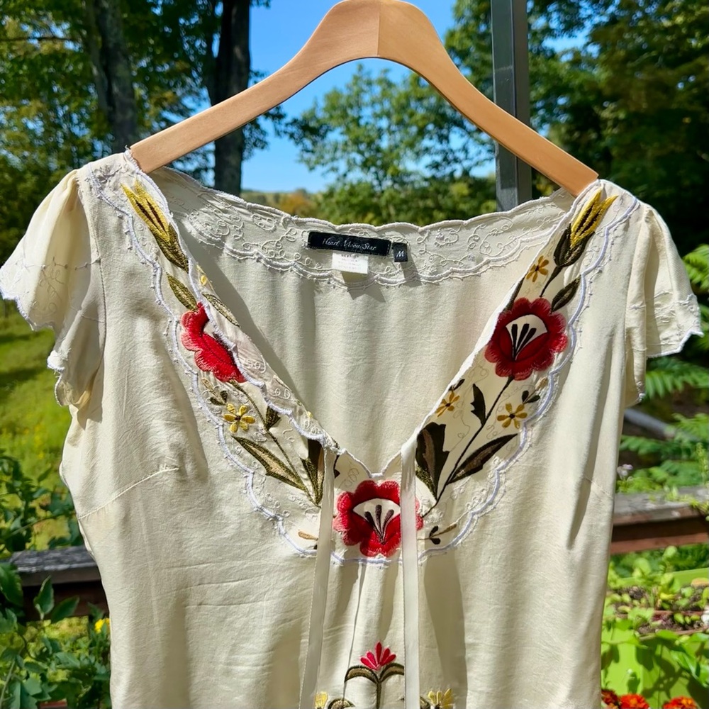 Heart Moon Star, 100% Silk Embroidered Blouse, Size Medium - Picture 2 of 7